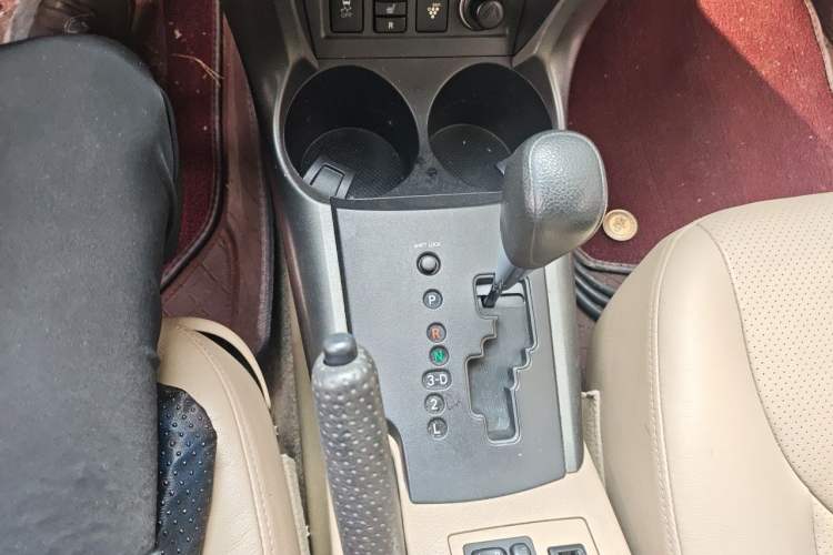 Used Toyota RAV4 2011 2.4L Automatic 4x4 Supreme Edition Gear Lever