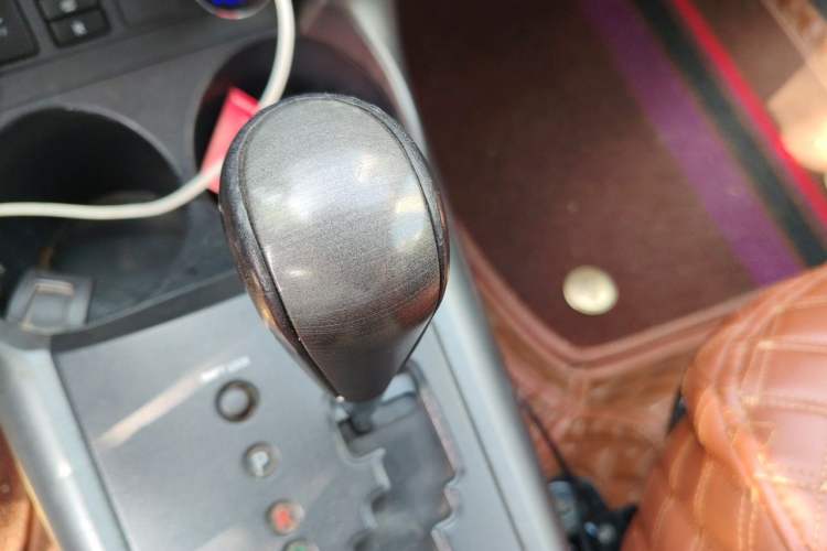 Used Toyota RAV4 2011 2.0L Automatic Luxury Edition Gear Lever