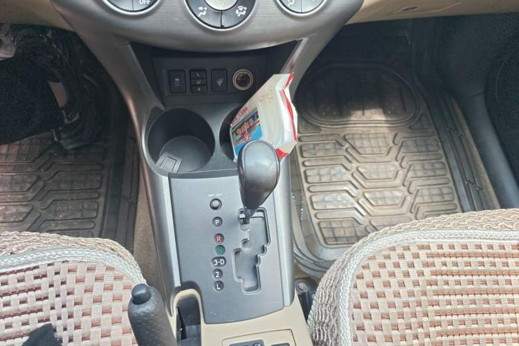 Used Toyota RAV4 2011 2.4L Automatic 4x4 Supreme Edition Gear Lever