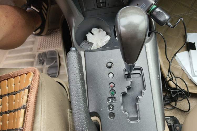 Used Toyota RAV4 2011 2.4L Automatic 4x4 Luxury Edition Gear Lever