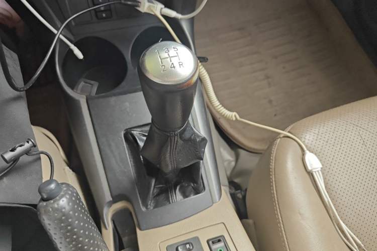 Used Toyota RAV4 2011 2.4L Manual 4x4 Luxury Edition Gear Lever