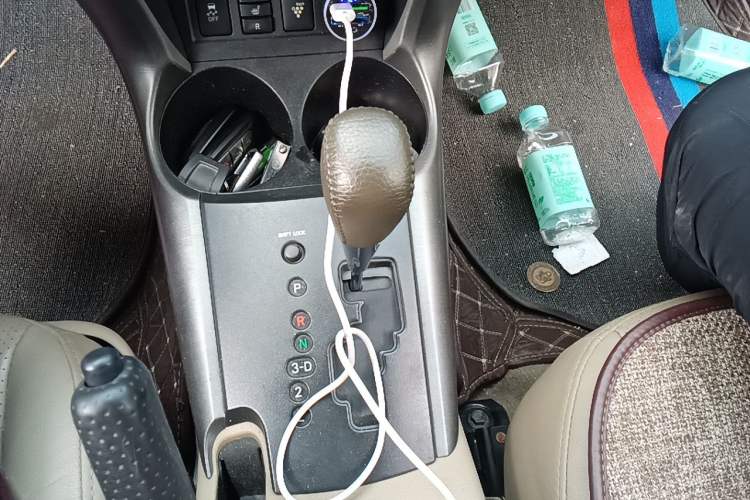 Used Toyota RAV4 2011 2.4L Automatic 4x4 Supreme Navigation Edition Gear Lever