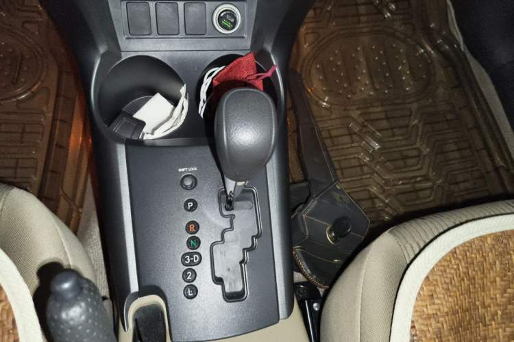 Used Toyota RAV4 2011 2.0L Automatic Classic Edition Gear Lever