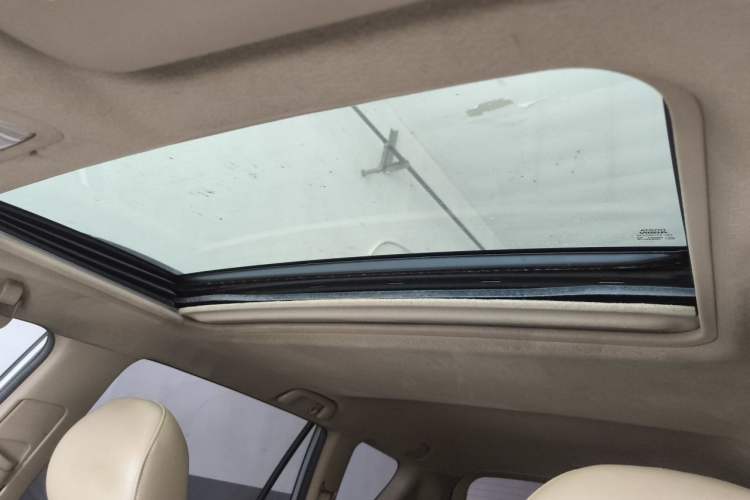 Used Toyota RAV4 2011 2.4L Automatic 4x4 Luxury Edition Headliner