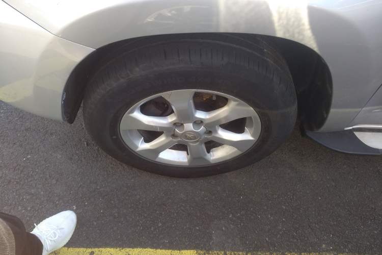 Used Toyota RAV4 2011 2.0L Manual Classic Edition Left Front Wheel Hub