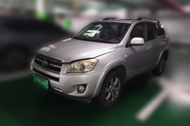 Toyota RAV4 2011 2.4L Manual 4x4 Supreme Navigation Edition مستعملة