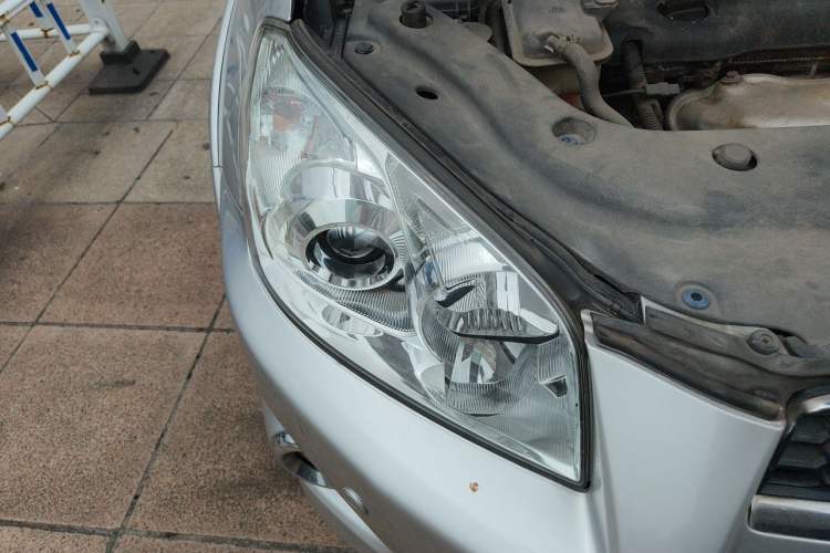 Used Toyota RAV4 2011 2.4L Automatic 4x4 Luxury Edition Right Front Headlight