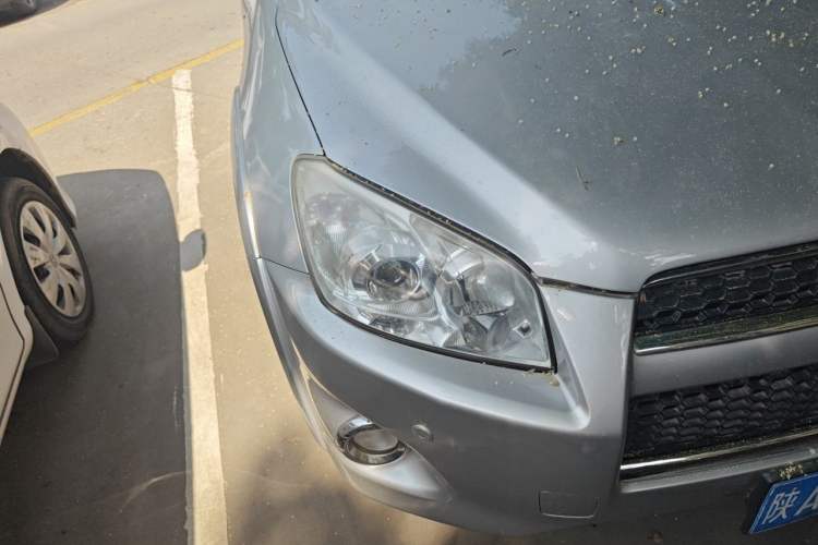 Used Toyota RAV4 2011 2.4L Manual 4x4 Luxury Edition Right Front Headlight
