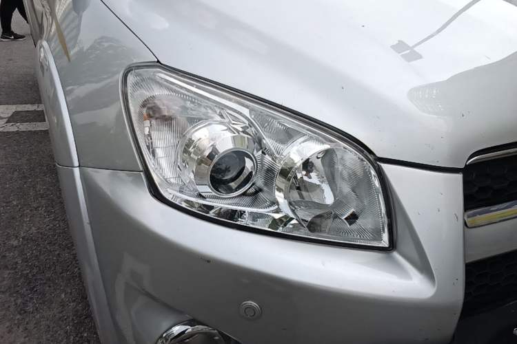 Used Toyota RAV4 2011 2.4L Automatic 4x4 Supreme Navigation Edition Right Front Headlight