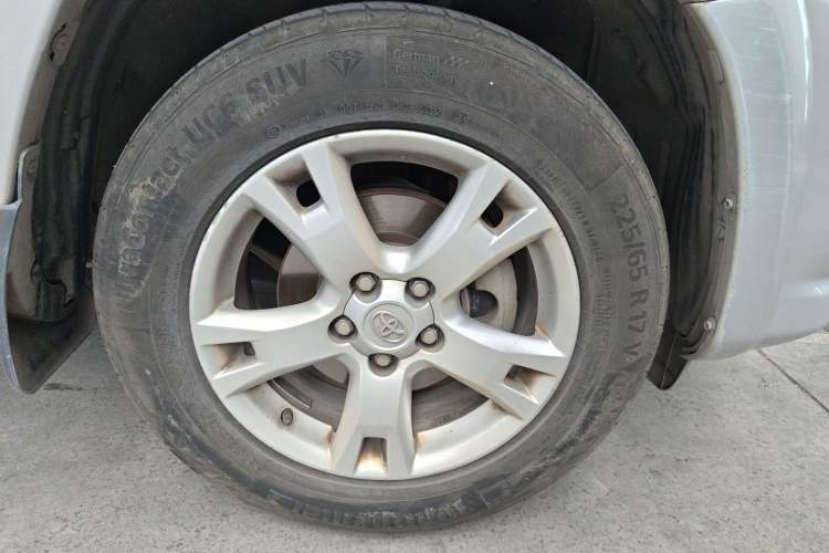 Used Toyota RAV4 2011 2.4L Automatic 4x4 Supreme Edition Right Front Wheel Hub