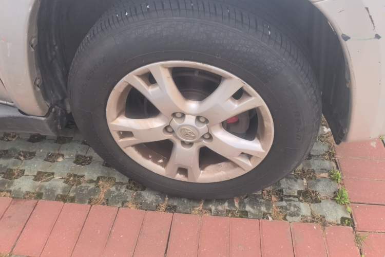 Used Toyota RAV4 2011 2.0L Automatic 4x4 Edition Right Front Wheel Hub