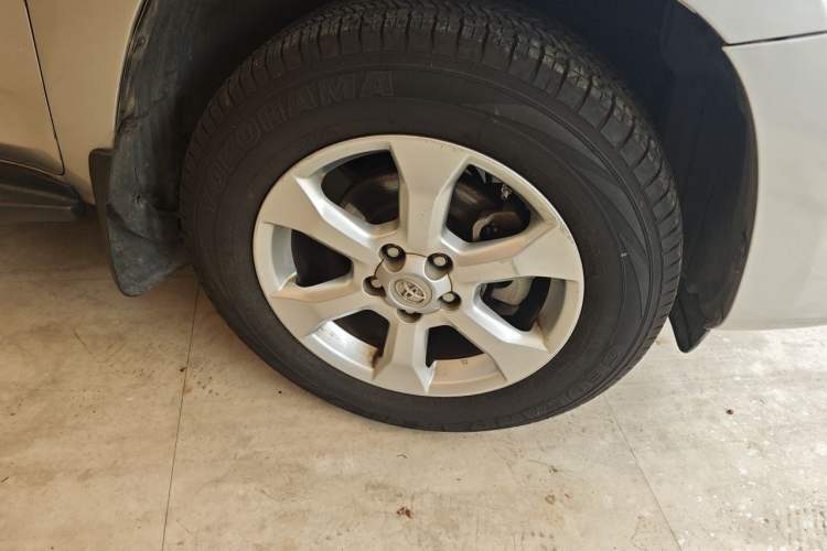 Used Toyota RAV4 2011 2.0L Automatic Classic Edition Right Front Wheel Hub