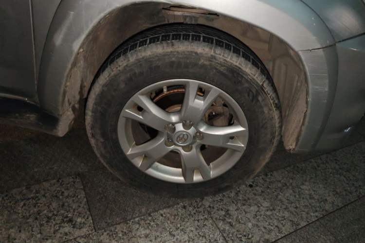 Used Toyota RAV4 2011 2.4L Automatic 4x4 Luxury Edition Right Front Wheel Hub