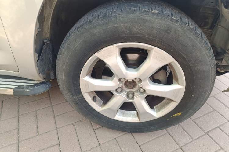 Used Toyota RAV4 2011 2.0L Automatic Luxury Edition Right Front Wheel Hub