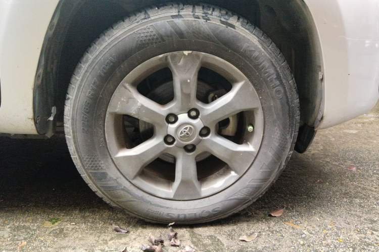 Used Toyota RAV4 2011 2.0L Automatic Classic Edition Right Front Wheel Hub