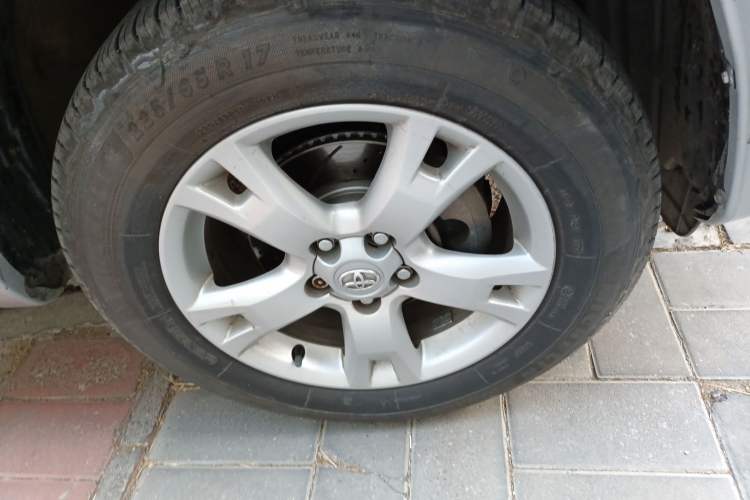 Used Toyota RAV4 2011 2.4L Automatic 4x4 Supreme Edition Right Front Wheel Hub