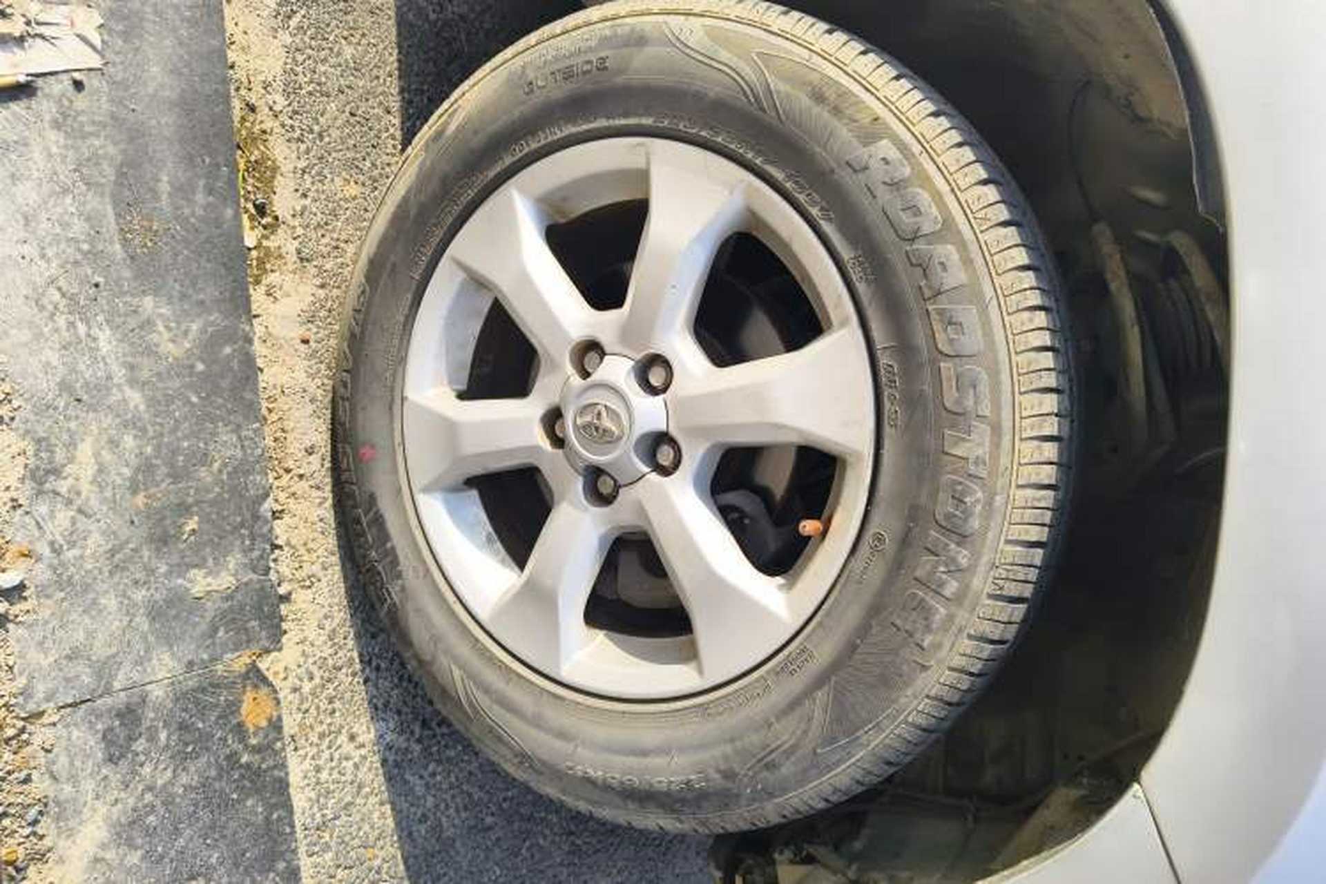 Used Toyota RAV4 2011 2.0L Automatic Classic Edition Right Front Wheel Hub