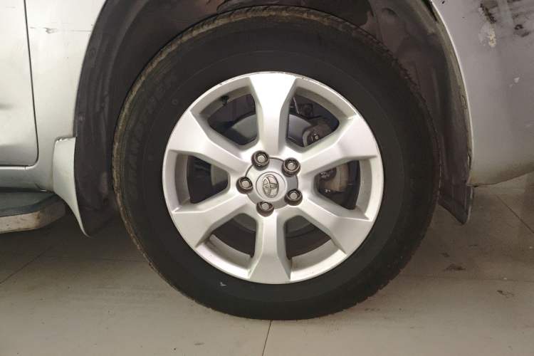 Used Toyota RAV4 2011 2.0L Automatic Classic Edition Right Front Wheel Hub