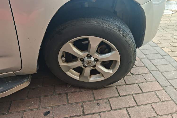 Used Toyota RAV4 2011 2.0L Automatic Classic Edition Right Front Wheel Hub