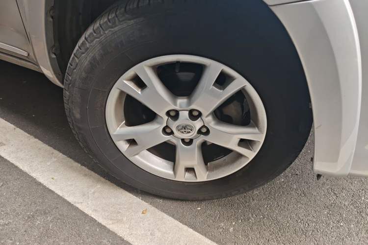 Used Toyota RAV4 2011 2.4L Automatic 4x4 Supreme Edition Right Front Wheel Hub