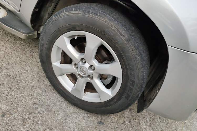 Used Toyota RAV4 2011 2.0L Automatic Classic Edition Right Front Wheel Hub
