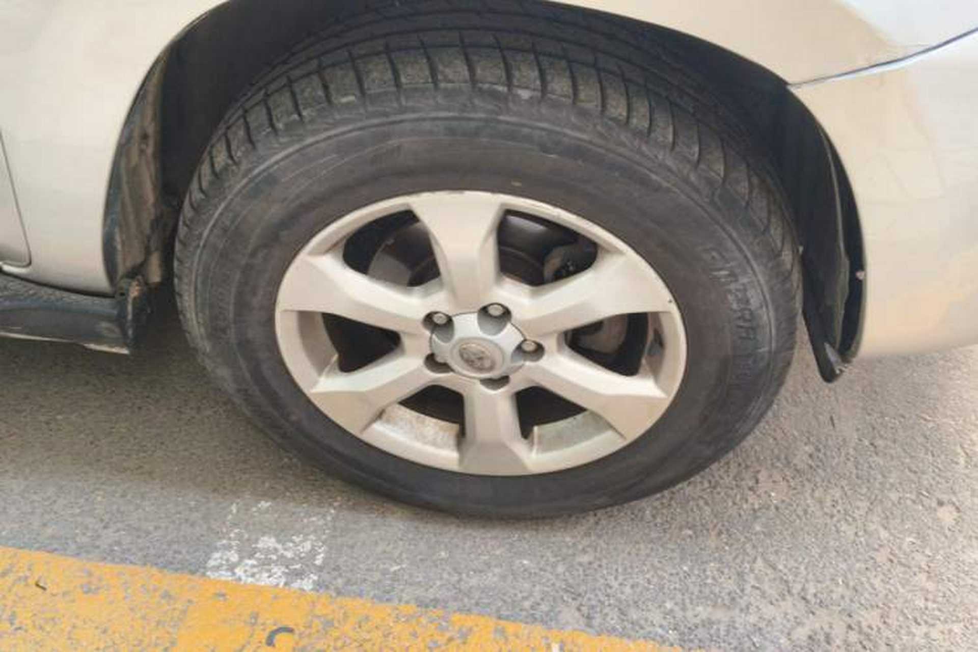 Used Toyota RAV4 2011 2.0L Manual Classic Edition Right Front Wheel Hub