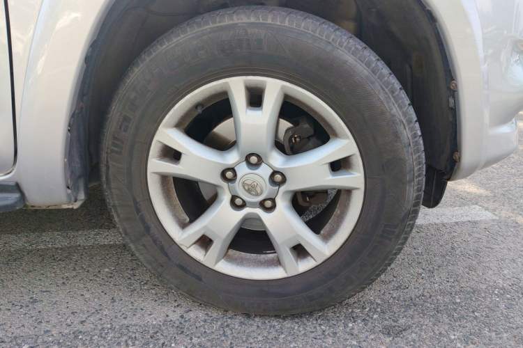 Used Toyota RAV4 2011 2.0L Automatic Luxury Edition Right Front Wheel Hub