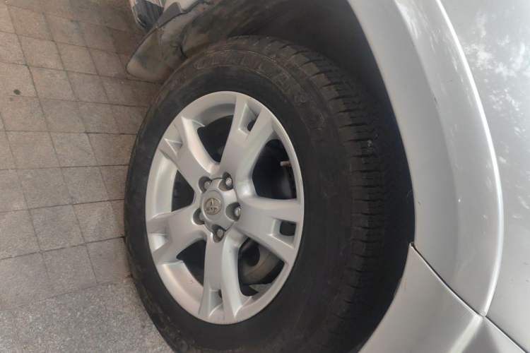 Used Toyota RAV4 2011 2.0L Automatic Luxury Edition Right Front Wheel Hub
