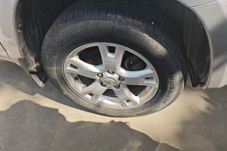 Used Toyota RAV4 2011 2.4L Manual 4x4 Luxury Edition Right Front Wheel Hub