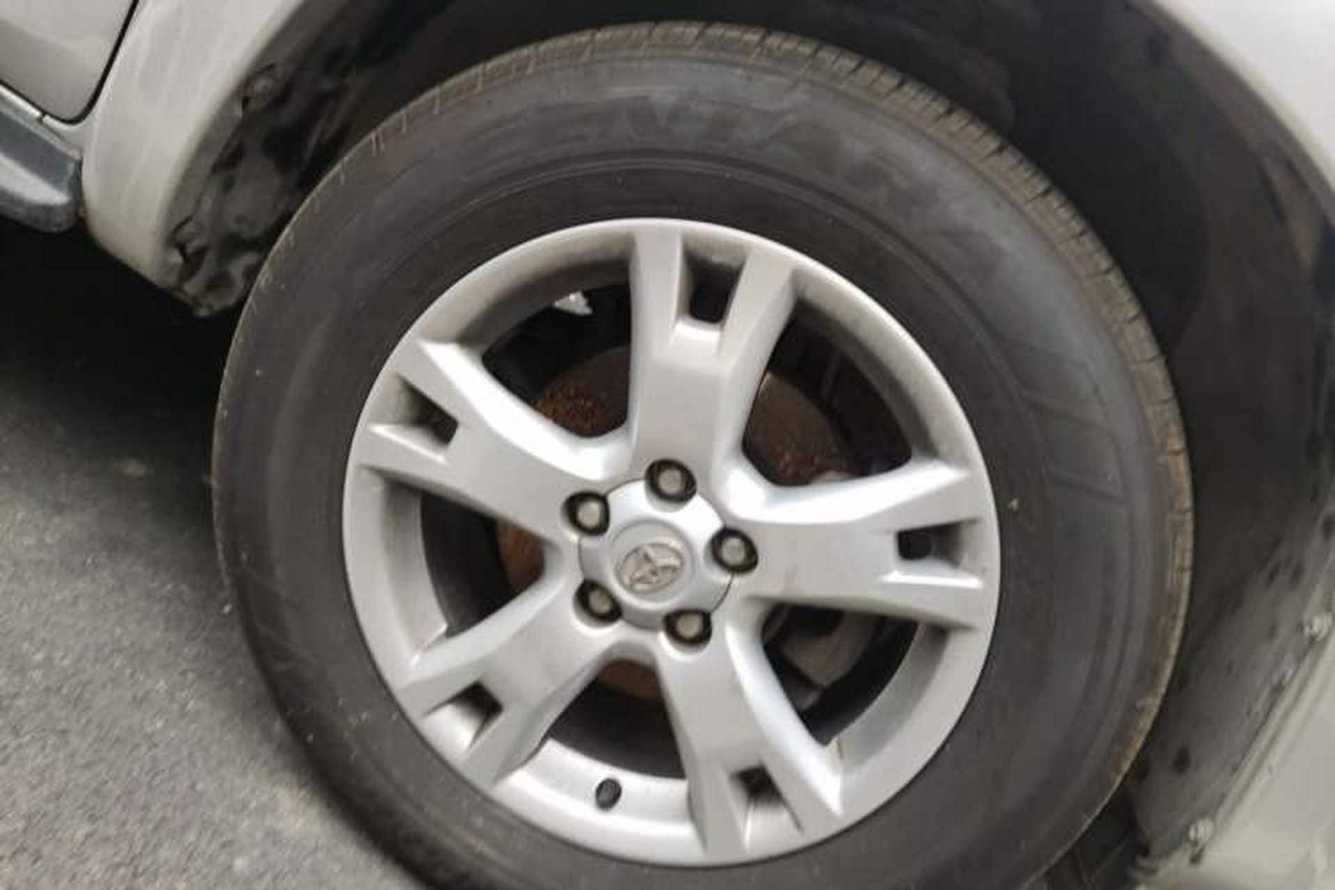 Used Toyota RAV4 2011 2.0L Automatic 4x4 Edition Right Front Wheel Hub