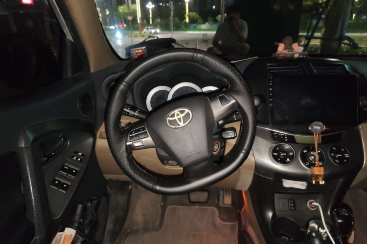 Used Toyota RAV4 2011 2.4L Automatic 4x4 Luxury Edition Steering Wheel