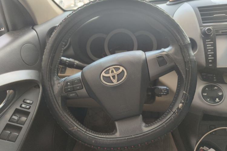 Used Toyota RAV4 2011 2.4L Automatic 4x4 Luxury Edition Steering Wheel