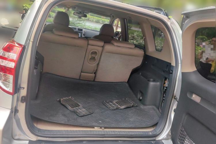 Used Toyota RAV4 2011 2.0L Automatic Luxury Edition Trunk