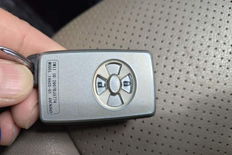 Used Toyota RAV4 2011 2.4L Automatic 4x4 Supreme Edition Vehicle Key