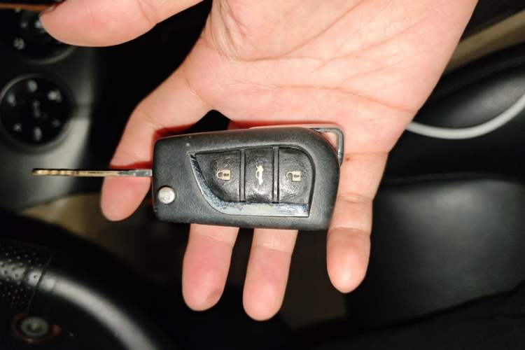 Used Toyota RAV4 2011 2.4L Automatic 4x4 Luxury Edition Vehicle Key