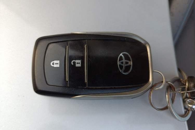Used Toyota RAV4 2011 2.4L Automatic 4x4 Supreme Edition Vehicle Key