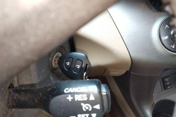Used Toyota RAV4 2011 2.4L Automatic 4x4 Luxury Edition Vehicle Key