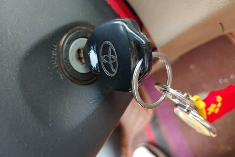 Used Toyota RAV4 2011 2.0L Automatic Luxury Edition Vehicle Key