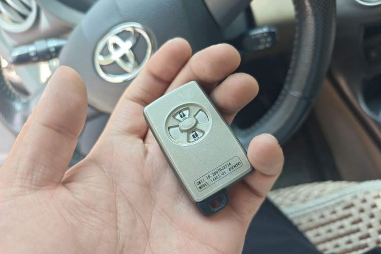 Used Toyota RAV4 2011 2.4L Automatic 4x4 Supreme Edition Vehicle Key