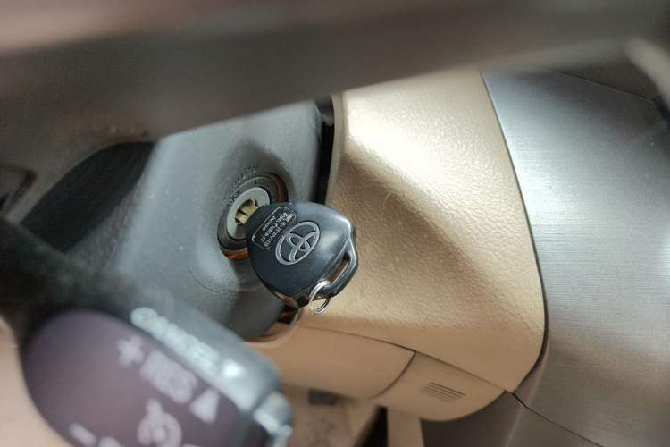 Used Toyota RAV4 2011 2.4L Automatic 4x4 Luxury Edition Vehicle Key
