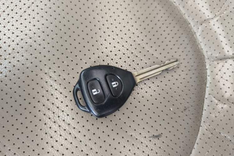 Used Toyota RAV4 2011 2.4L Automatic 4x4 Luxury Edition Vehicle Key