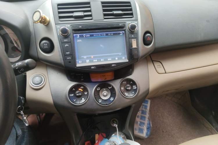Used Toyota RAV4 2011 2.0L Automatic 4x4 Edition Audio And AC Panel