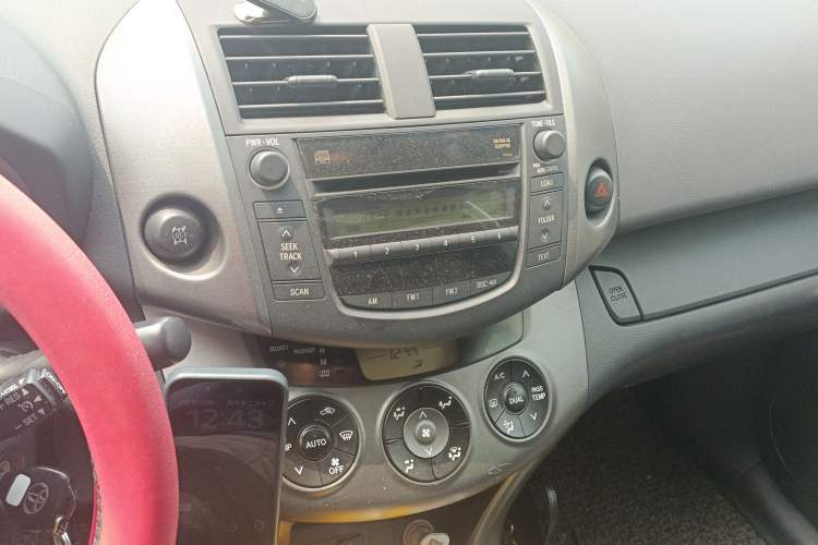 Used Toyota RAV4 2011 2.4L Automatic 4x4 Luxury Edition Audio And AC Panel