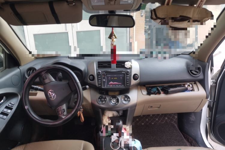 Used Toyota RAV4 2011 2.0L Automatic Luxury Edition Center Console