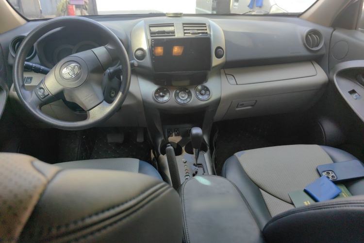 Used Toyota RAV4 2011 2.0L Automatic 4x4 Edition Center Console