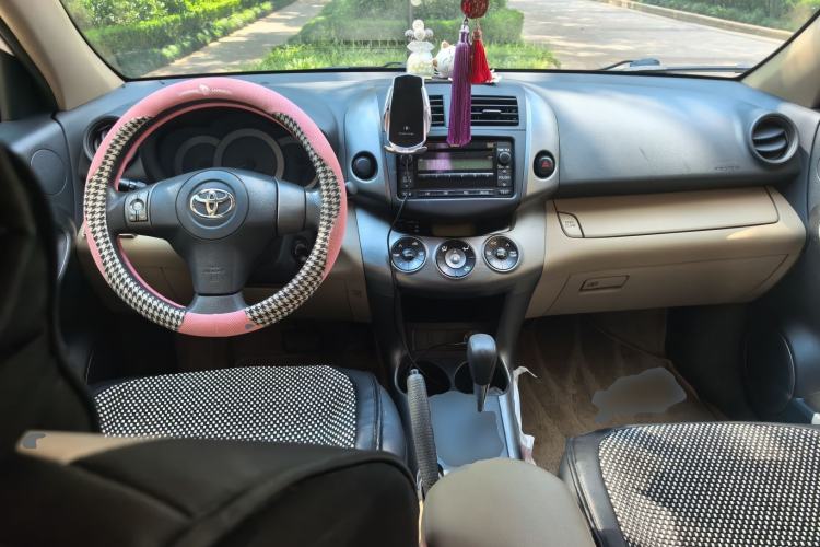 Used Toyota RAV4 2011 2.0L Automatic Classic Edition Center Console