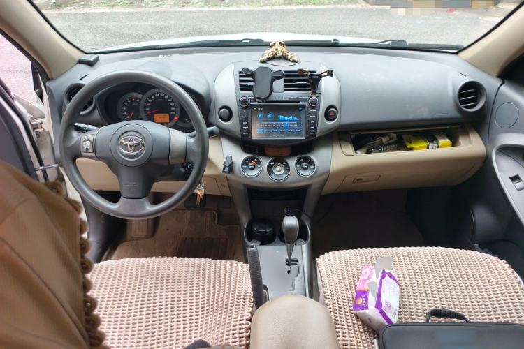 Used Toyota RAV4 2011 2.0L Automatic 4x4 Edition Center Console