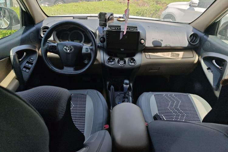 Used Toyota RAV4 2011 2.0L Automatic Luxury Edition Center Console