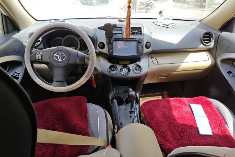 Used Toyota RAV4 2011 2.0L Automatic Classic Edition Center Console