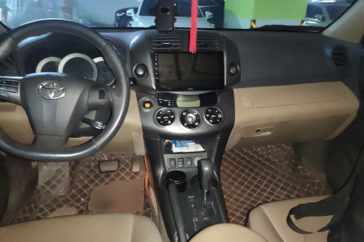 Used Toyota RAV4 2011 2.4L Automatic 4x4 Supreme Navigation Edition Center Console